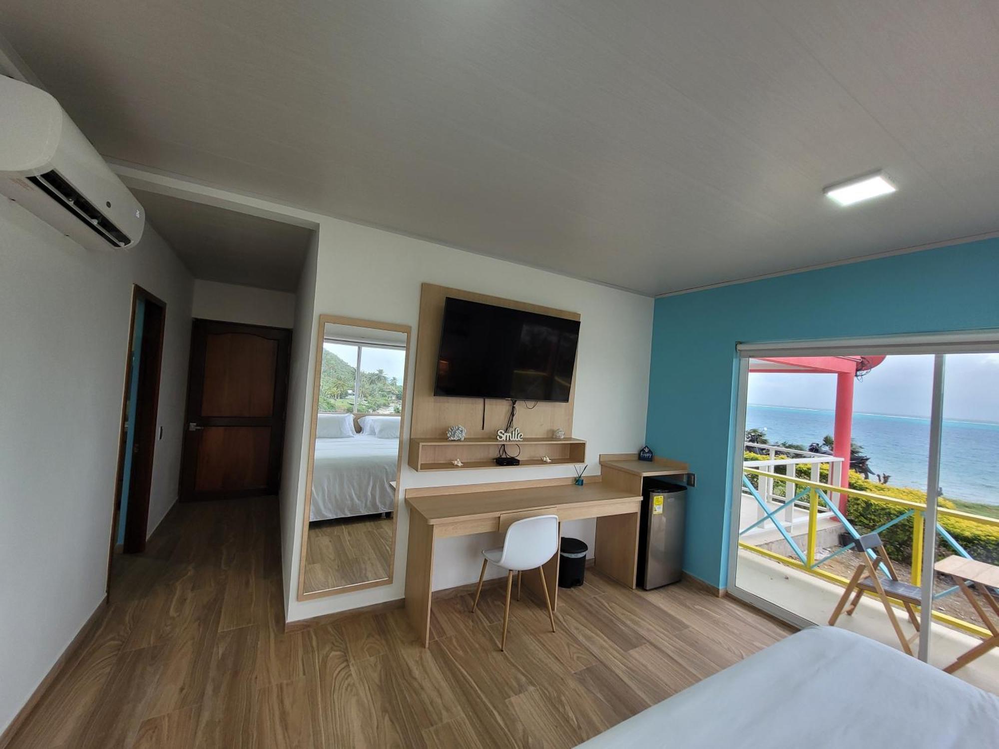 321 Surprise Beach House And Glamping Archibolds Room photo